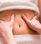 Massage sur le ventre